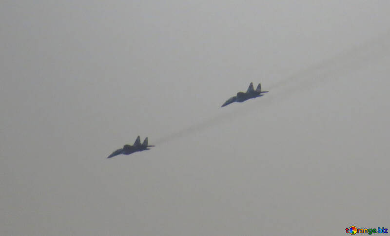 Los aviones militares en el cielo №44499