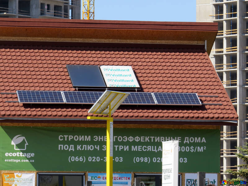 Sonnenkollektoren auf dem Dach №44577