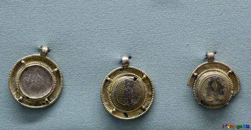Vintage gold medallions №44098