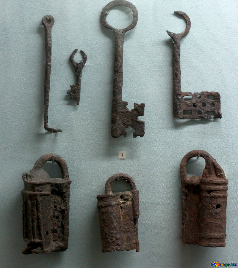 Cadeado velho e chaves №44085