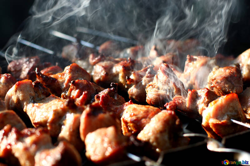 Foto hermosa del kebab de carne en los pinchos №44740