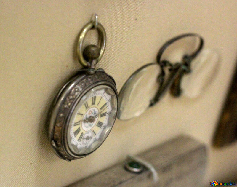 Relógios e óculos vintage №44298