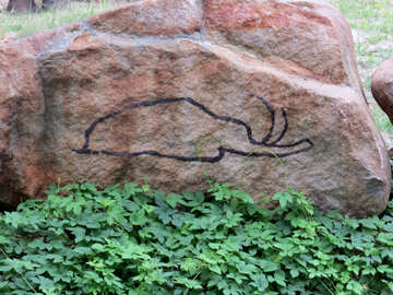 La figura de un elefante en una piedra №45057