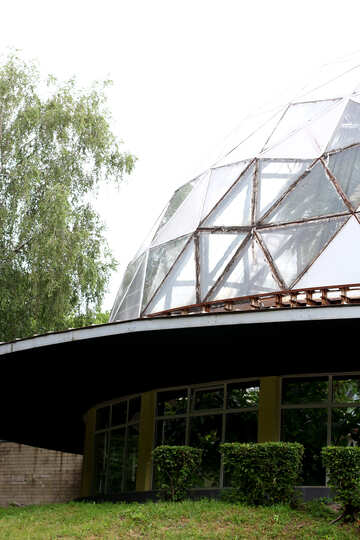 金属とガラスの旧ドーム №45950
