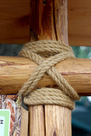 Holz eingewickelt mit Seil №45998