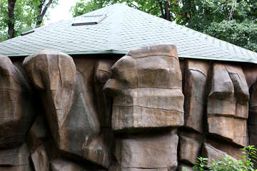 A casa é feita de falésias de pedra №45851