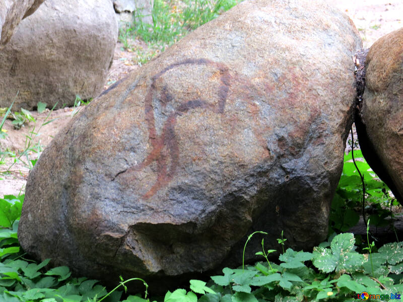 Abbildung eines Elefanten auf einem Stein №45060