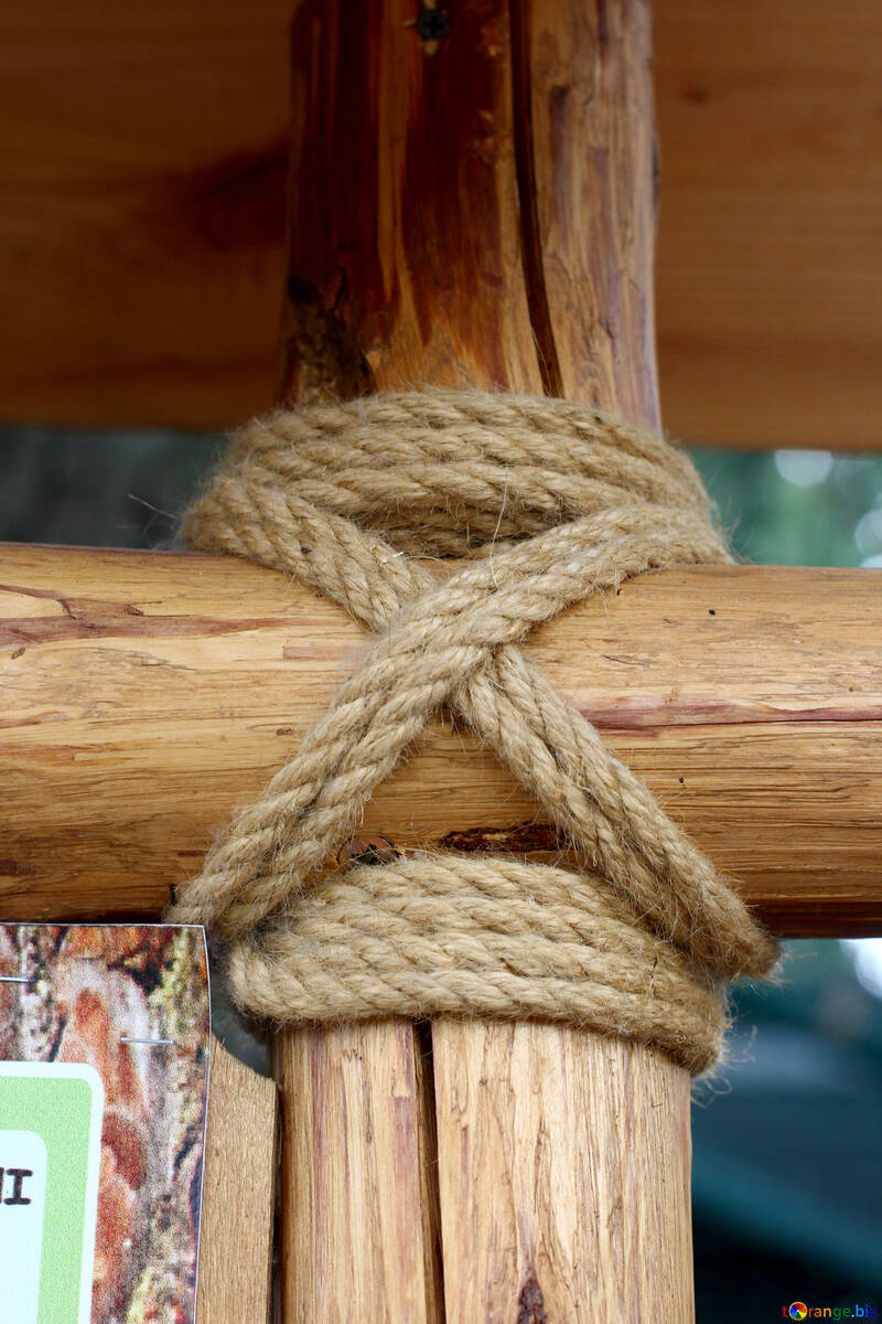 Holz eingewickelt mit Seil №45998