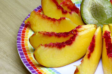 Peaches on a plate sliced №46316