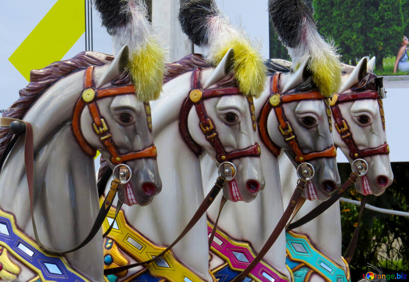Los caballos del carrusel para los niños №46729