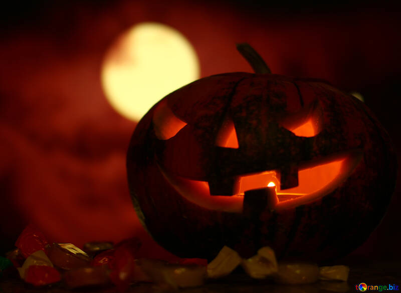 Halloween-Kürbis auf dem Hintergrund des vollen, runden Mond №46168