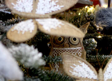 Casera de la mariposa del juguete en el árbol de Navidad №47681