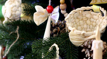 Wicker Christmas toys on the Christmas tree №47666