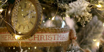 Weihnachten Spielzeug Vintage-Uhr auf einem Weihnachtsbaum №47788