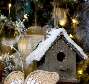 Christmas toys on the Christmas tree birdhouse №47687