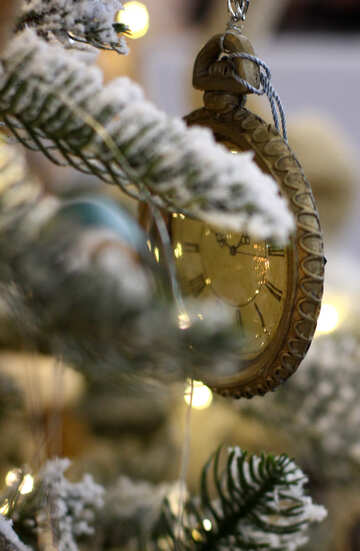 Navidad juguetes del reloj de la vendimia en un árbol de Navidad №47796