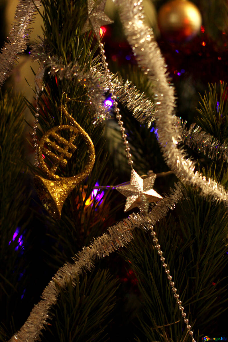 The decoration on the tree №47944