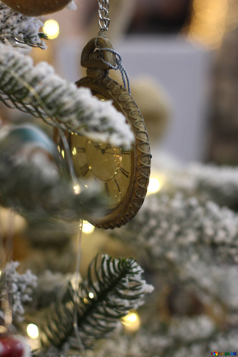 Natale giocattoli orologi d`epoca su un albero di Natale №47795