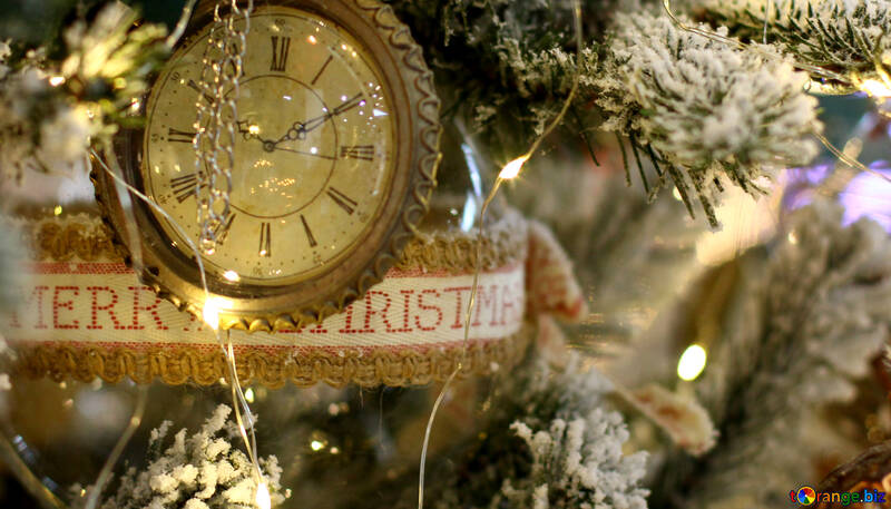 Relógio do brinquedo do Natal do vintage em uma árvore de Natal №47784