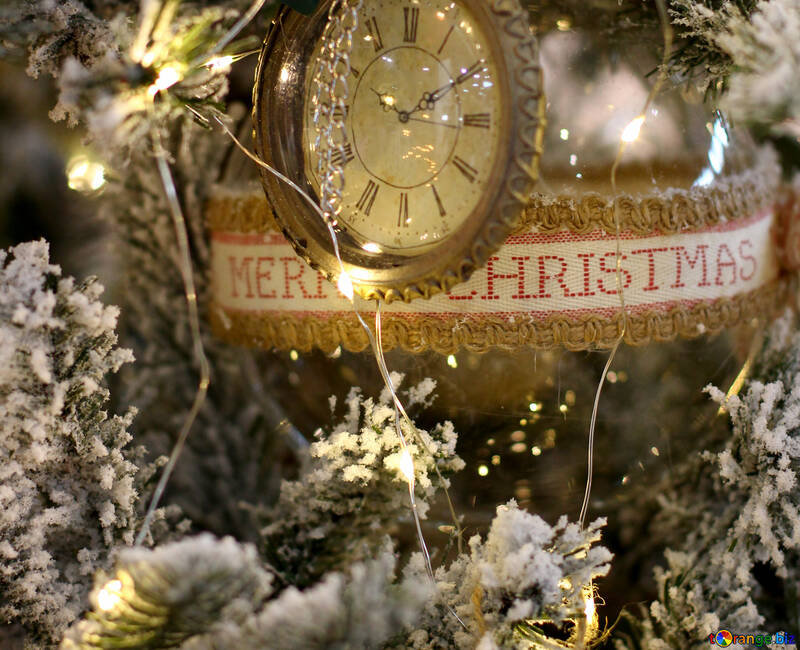 Relógio do brinquedo do Natal do vintage em uma árvore de Natal №47779