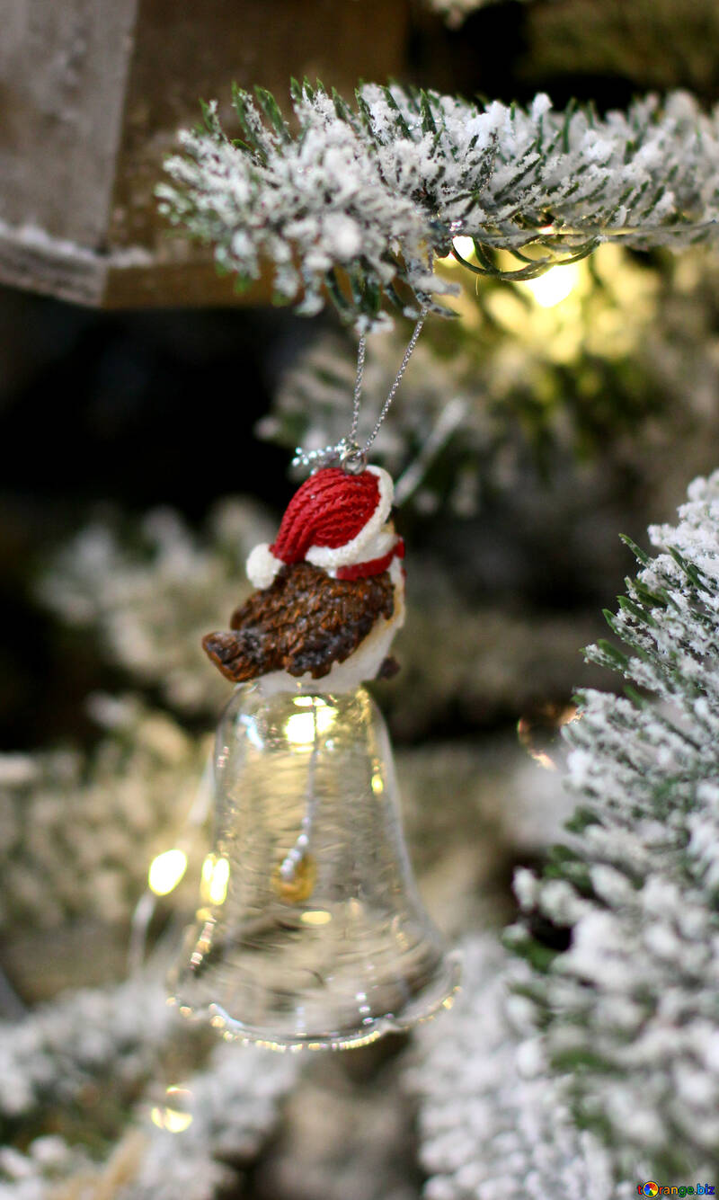 Juguetes de Navidad en la campana de cristal del árbol de navidad №47689