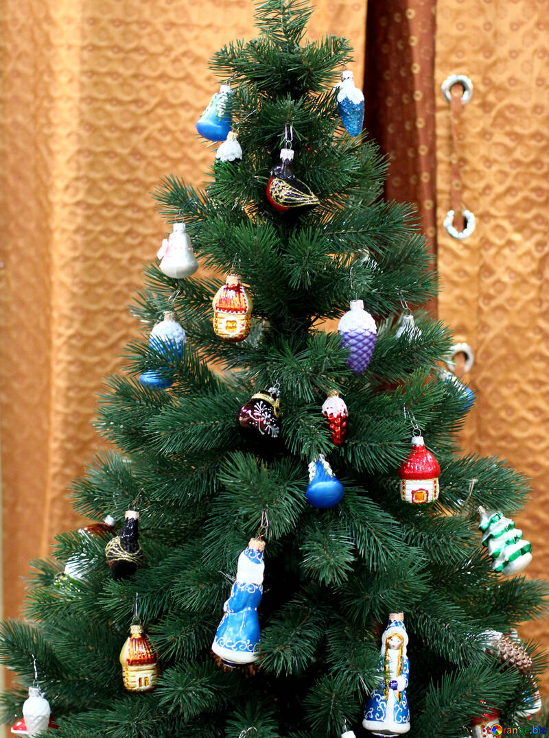 Árvore de Natal com brinquedos antigos №47650