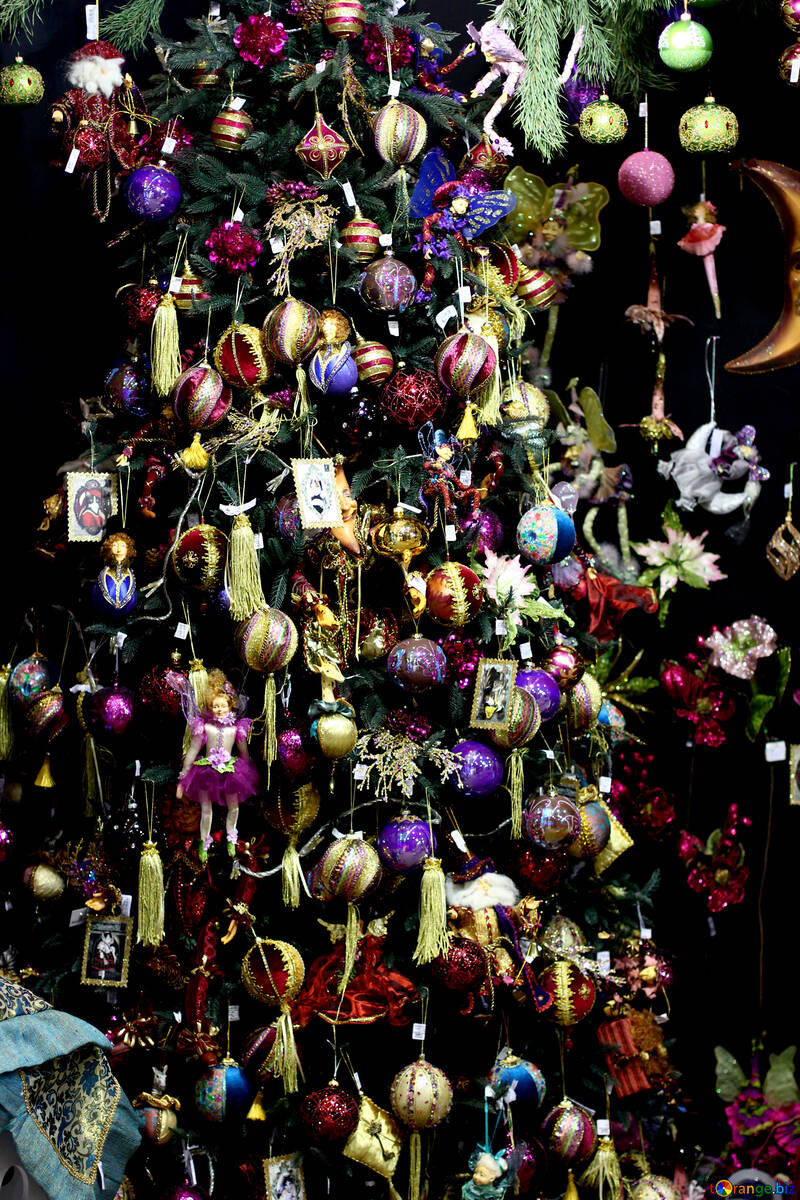 Weihnachtsbaum mit Spielzeug im Laden №47865
