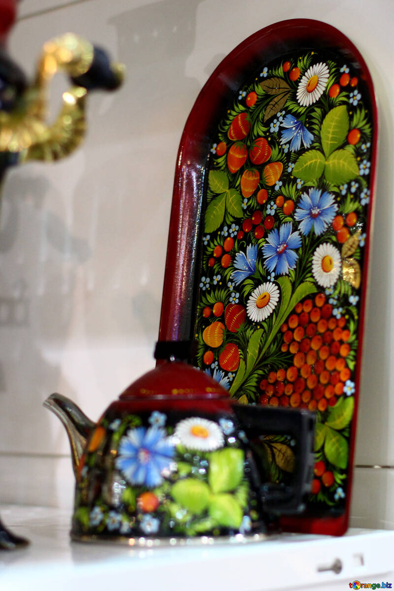 Kettle and a tray with a pattern №47218