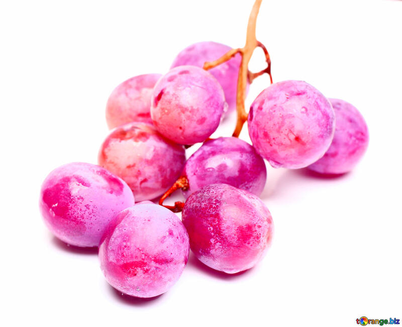 Рожевий виноград ізольовано на білому тлі №47268