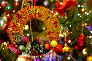 Homemade Christmas wreath on the background of the Christmas tree №48223