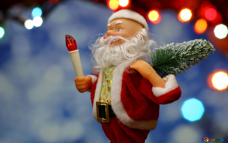 Neujahrskarte mit Santa Claus Spielzeug bringt Weihnachtsbaum am Glühen weichen blauen Hintergrund Bokeh und verschwommen Lichter Vordergrund. <font>Space-Konzept für die Markt Banner, Poster, Glückwunschkarte.</font> №48155