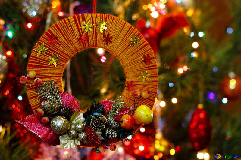 Homemade Christmas wreath on the background of the Christmas tree №48231