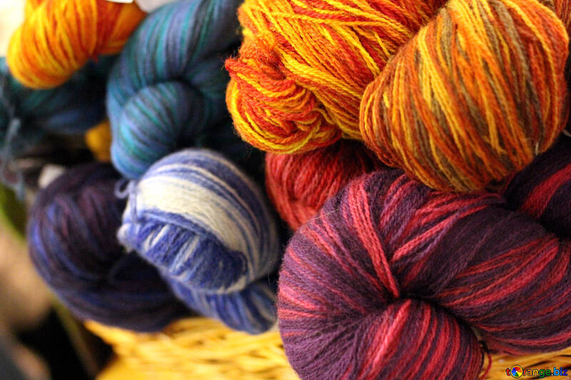編み物のための着色されたスレッド №48991