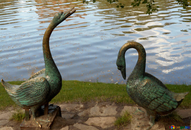 Memorial sculpture swans №48474