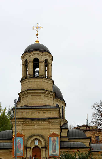 Eine Kapelle mit einem Kreuz №49266