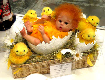 Pollito bebé Patos y dentro de huevo con cáscara de pollo. №49082