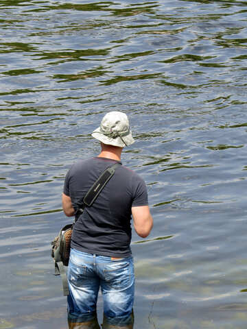 the man is fishing №49932