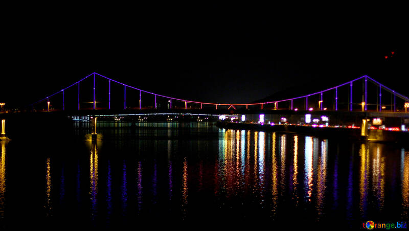 Un hermoso puente de reflexión nocturna. №49260