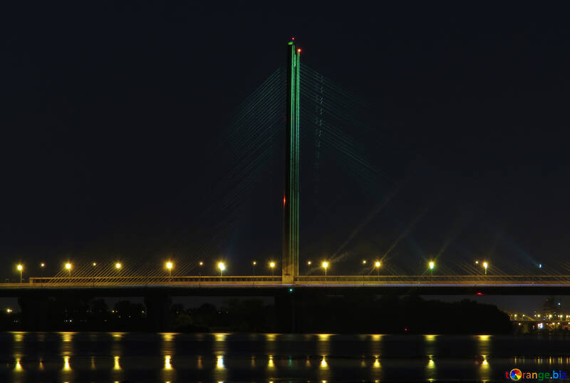 Brücke und Licht reflektiert Nächte Wasser №49248