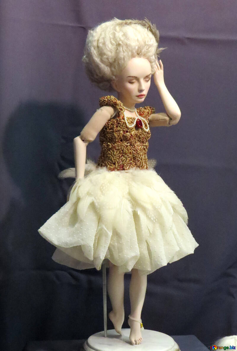 Doll with blonde hair. №49078
