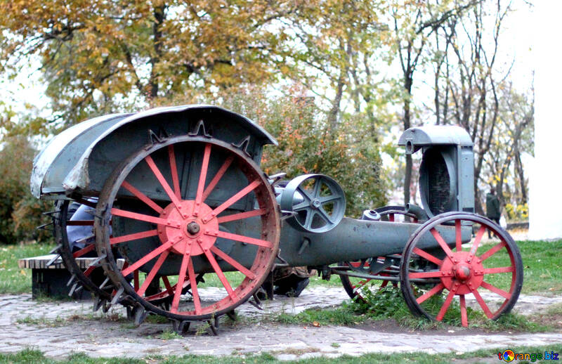 Старовинний трактор №49340
