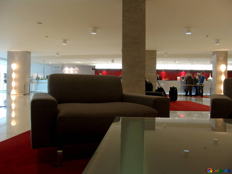 Sofa in der Lobby eines europäischen Hotels №49990