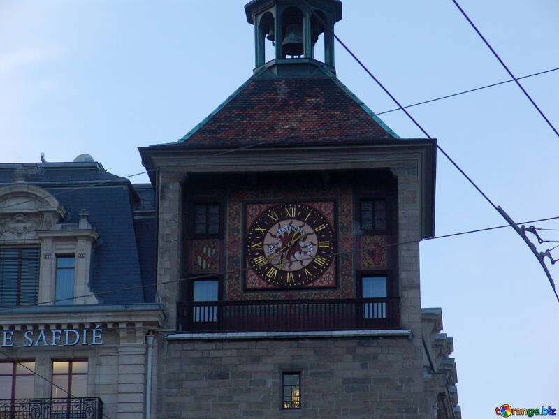 スイスの時計付きのタワー №49956