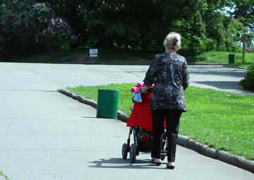 A woman with stroller №5031