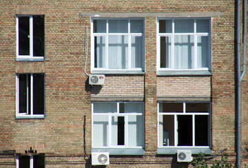 Aire acondicionadores y ventanas en ladrillo . pared textura. №5740