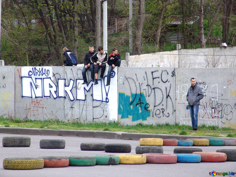 Grafita em parede ao longo rota №5149