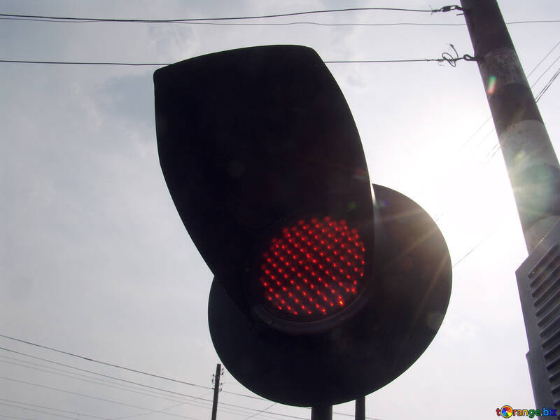Забороняє світлова сигналізація на перехресті з залізничними шляхами №5875