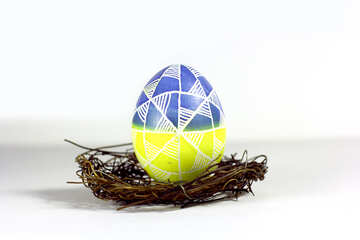 Uovo di Pasqua giallo bianco grigio №50263