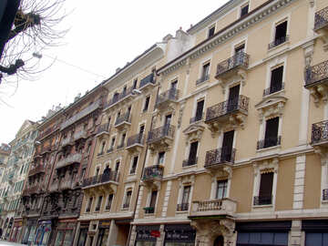 Antigas fachadas de casas em Zhenev №50195