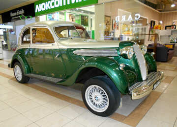 Green retro  car №50312